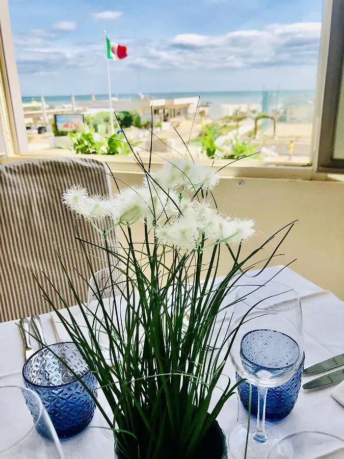 Hotel Viamare Milano Marittima 3*,