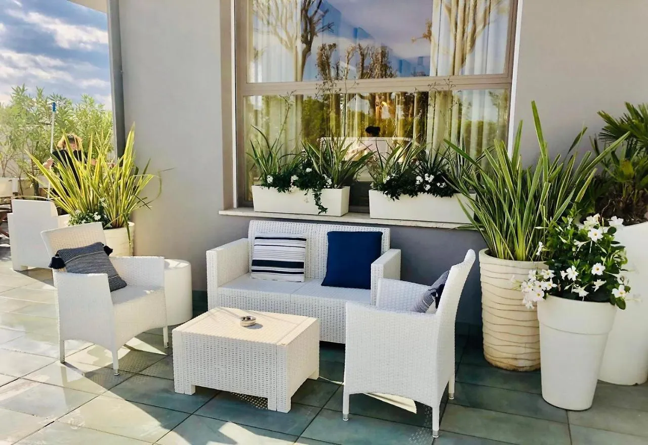 ***  Hotel Viamare Milano Marittima Italy
