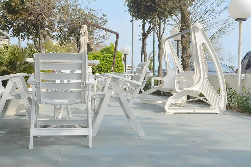 Hotel Viamare Milano Marittima 3*,